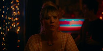 Movie still from “Meet Cute” (2022), directed by Alex Lehmann – A woman in a checkered shirt is looking at the camera; Close Up shot, Over the shoulder angle