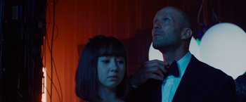 Movie still from “Meg 2: The Trench” (2023), directed by Ben Wheatley – A man and a woman looking at each other; Close Up shot, Low angle