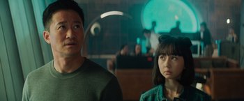 Movie still from “Meg 2: The Trench” (2023), directed by Ben Wheatley – A man and a woman standing next to each other in a room; Close Up shot, Over the shoulder angle