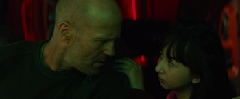 Movie still from “Meg 2: The Trench” (2023), directed by Ben Wheatley – A man and a woman face to face in front of a red light; Close Up shot, Over the shoulder angle