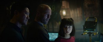 Movie still from “Meg 2: The Trench” (2023), directed by Ben Wheatley – A man standing next to a woman in a dark room; Close Up shot, Low angle