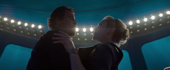 Movie still from “Meg 2: The Trench” (2023), directed by Ben Wheatley – A man and a woman are standing in front of lights; Close Up shot, Low angle