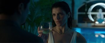 Movie still from “Memory” (2022), directed by Martin Campbell – A woman holding a glass of wine in her hand; Close Up shot, Over the shoulder angle