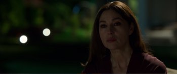 Movie still from “Memory” (2022), directed by Martin Campbell – A person with long brown hair; Close Up shot, Over the shoulder angle