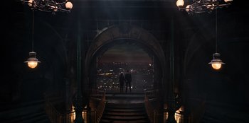 Movie still from “Men in Black: International” (2019), directed by F. Gary Gray – Two people are standing on the steps of a building; Extreme Wide shot, High angle