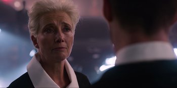 Movie still from “Men in Black: International” (2019), directed by F. Gary Gray – An older woman is looking at a younger man; Close Up shot, Over the shoulder angle