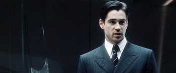 Movie still from “Minority Report” (2002), directed by Steven Spielberg – A man wearing a suit and tie standing in front of a wall; Close Up shot, Over the shoulder angle