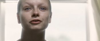 Movie still from “Minority Report” (2002), directed by Steven Spielberg – A woman's face in a white room; Close Up shot, Low angle