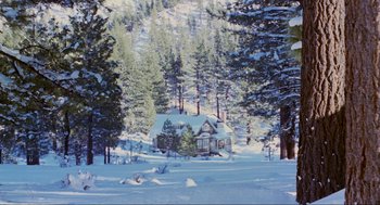 Movie still from “Misery” (1990), directed by Rob Reiner – A house in the middle of the woods in the snow; Extreme Wide shot, High angle