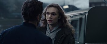 Movie still from “Moonfall” (2022), directed by Roland Emmerich – A man with long hair talking to another man; Close Up shot, Over the shoulder angle