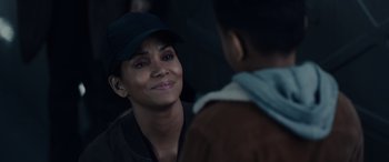Movie still from “Moonfall” (2022), directed by Roland Emmerich – A woman wearing a baseball cap talking to a man; Close Up shot, Over the shoulder angle