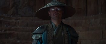 Movie still from “Mortal Kombat” (2021), directed by Simon McQuoid – A man wearing a hat is standing in the dark; Close Up shot, Low angle