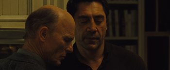 Movie still from “Mother!” (2017), directed by Darren Aronofsky – Two men standing next to each other in a room; Close Up shot, Over the shoulder angle