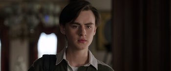 Movie still from “Mr. Harrigan's Phone” (2022), directed by John Lee Hancock – A young man is looking into the camera; Close Up shot, Low angle