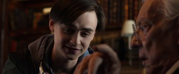 Movie still from “Mr. Harrigan's Phone” (2022), directed by John Lee Hancock – A young man holding a hot dog in his hand; Close Up shot, Over the shoulder angle