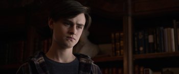 Movie still from “Mr. Harrigan's Phone” (2022), directed by John Lee Hancock – A young man in a plaid shirt is looking at the camera; Close Up shot, Over the shoulder angle