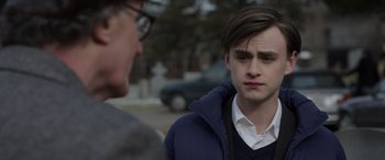Movie still from “Mr. Harrigan's Phone” (2022), directed by John Lee Hancock – A young man with glasses is talking to another man outside; Close Up shot, Over the shoulder angle