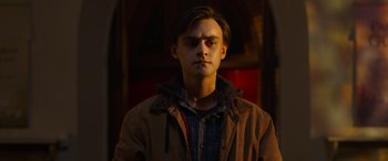 Movie still from “Mr. Harrigan's Phone” (2022), directed by John Lee Hancock – A young man in a brown jacket is looking at the camera; Close Up shot, Low angle