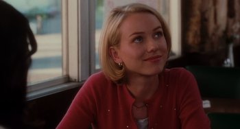 Movie still from “Mulholland Drive” (2001), directed by David Lynch – A woman sitting in front of a window; Close Up shot, Over the shoulder angle