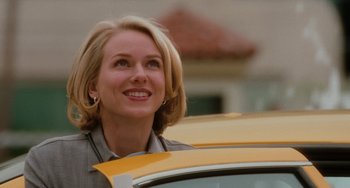 Movie still from “Mulholland Drive” (2001), directed by David Lynch – A woman standing in front of a yellow taxi cab; Close Up shot, Low angle