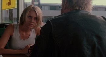 Movie still from “Mulholland Drive” (2001), directed by David Lynch – A woman and a man are talking to each other; Close Up shot, Over the shoulder angle