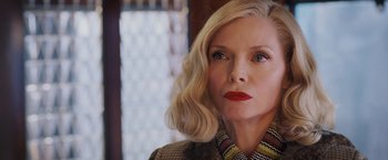 Movie still from “Murder on the Orient Express” (2017), directed by Kenneth Branagh – A person with blonde hair; Close Up shot, Over the shoulder angle