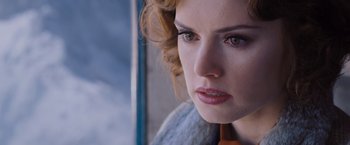 Movie still from “Murder on the Orient Express” (2017), directed by Kenneth Branagh – A person with curly hair; Close Up shot, Over the shoulder angle