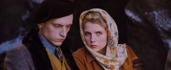 Movie still from “Murder on the Orient Express” (2017), directed by Kenneth Branagh – A man and a woman wearing a head scarf; Close Up shot, Low angle