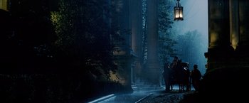 Movie still from “National Treasure” (2004), directed by Jon Turteltaub – A group of people standing next to each other on a street; Extreme Wide shot, High angle
