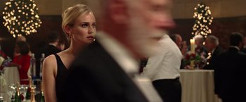 Movie still from “National Treasure” (2004), directed by Jon Turteltaub – A woman sitting in front of a man in a suit; Close Up shot, Over the shoulder angle