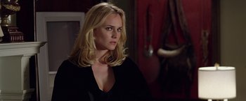 Movie still from “National Treasure” (2004), directed by Jon Turteltaub – A woman with blonde hair wearing a black shirt; Close Up shot, Over the shoulder angle