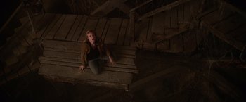 Movie still from “National Treasure” (2004), directed by Jon Turteltaub – A woman sitting on top of a wooden bench; Wide shot, Overhead angle