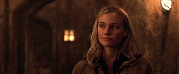 Movie still from “National Treasure” (2004), directed by Jon Turteltaub – A person with long hair; Close Up shot, Over the shoulder angle