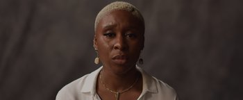 Movie still from “Needle in a Timestack” (2021), directed by John Ridley – A person wearing a white shirt; Close Up shot, Low angle