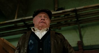 Movie still from “Night at the Museum” (2006), directed by Shawn Levy – An older man wearing a hat and a jacket; Close Up shot, Low angle