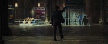 Movie still from “Night at the Museum: Battle of the Smithsonian” (2009), directed by Shawn Levy – A man in a black suit waves to the crowd; Wide shot, Over the shoulder angle