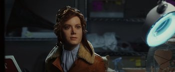Movie still from “Night at the Museum: Battle of the Smithsonian” (2009), directed by Shawn Levy – A woman in a brown jacket and a pilot's hat; Close Up shot, Over the shoulder angle
