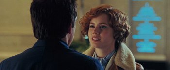 Movie still from “Night at the Museum: Battle of the Smithsonian” (2009), directed by Shawn Levy – A woman with red curly hair is talking to a man; Close Up shot, Over the shoulder angle