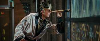Movie still from “Night at the Museum: Battle of the Smithsonian” (2009), directed by Shawn Levy – A man wearing a crown and holding an object in his hand; Close Up shot, High angle