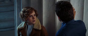 Movie still from “Night at the Museum: Battle of the Smithsonian” (2009), directed by Shawn Levy – A woman wearing a brown coat is talking to a man; Close Up shot, Over the shoulder angle