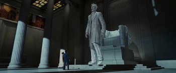 Movie still from “Night at the Museum: Battle of the Smithsonian” (2009), directed by Shawn Levy – A statue of abraham lincoln in the middle of a building; Extreme Wide shot, Low angle