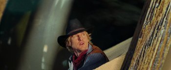 Movie still from “Night at the Museum: Battle of the Smithsonian” (2009), directed by Shawn Levy – A man wearing a cowboy hat looking up at something; Close Up shot, Low angle