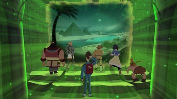 Movie still from “Night at the Museum: Kahmunrah Rises Again” (2022), directed by Justin Lovell – A group of people standing in front of an egyptian pyramid; Extreme Wide shot, High angle