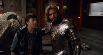 Movie still from “Night at the Museum: Secret of the Tomb” (2014), directed by Shawn Levy – A man in a suit of armor standing next to another man; Medium shot, Over the shoulder angle
