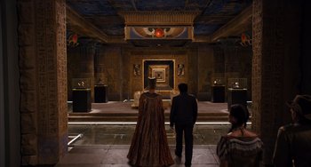 Movie still from “Night at the Museum: Secret of the Tomb” (2014), directed by Shawn Levy – Two people standing in front of an egyptian stage; Extreme Wide shot, High angle
