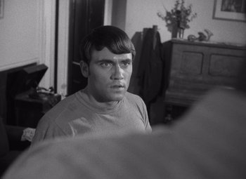 Movie still from “Night of the Living Dead” (1968), directed by George A. Romero – Black and white photograph of a young man looking at the camera; Close Up shot, Over the shoulder angle