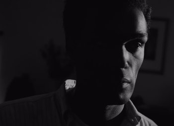 Movie still from “Night of the Living Dead” (1968), directed by George A. Romero – A black and white photo of a man's face; Close Up shot, Low angle