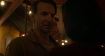 Movie still from “Nightmare Alley” (2021), directed by Guillermo del Toro – A person talking to another person; Close Up shot, Over the shoulder angle