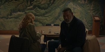 Movie still from “No Exit” (2022), directed by Damien Power – A man and a woman sitting in front of each other; Medium shot, Over the shoulder angle