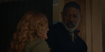 Movie still from “No Exit” (2022), directed by Damien Power – A man and a woman are looking at each other; Close Up shot, Over the shoulder angle